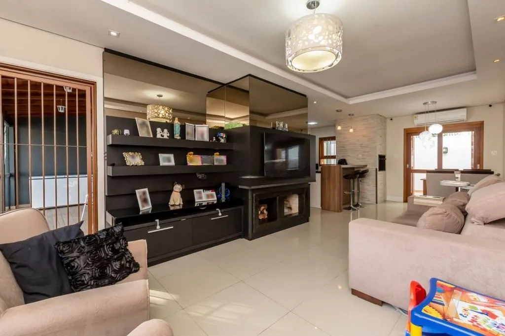 Imagem Casa de 2 dormitórios à venda no Bairro na Lomba do Pinheiro - Porto Alegre