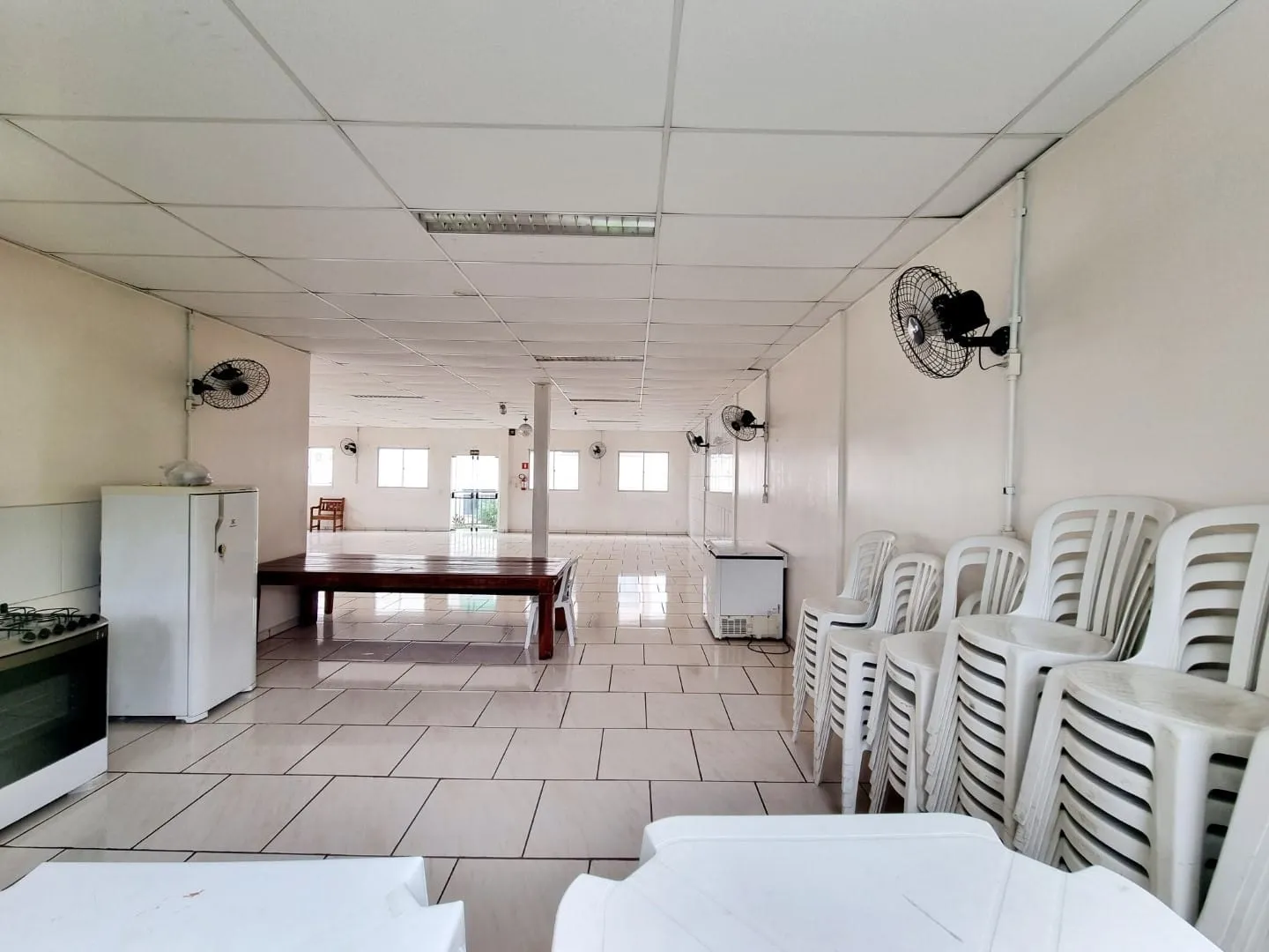 Imagem Amplo Apartamento ótima localização com Piso Porcelanato