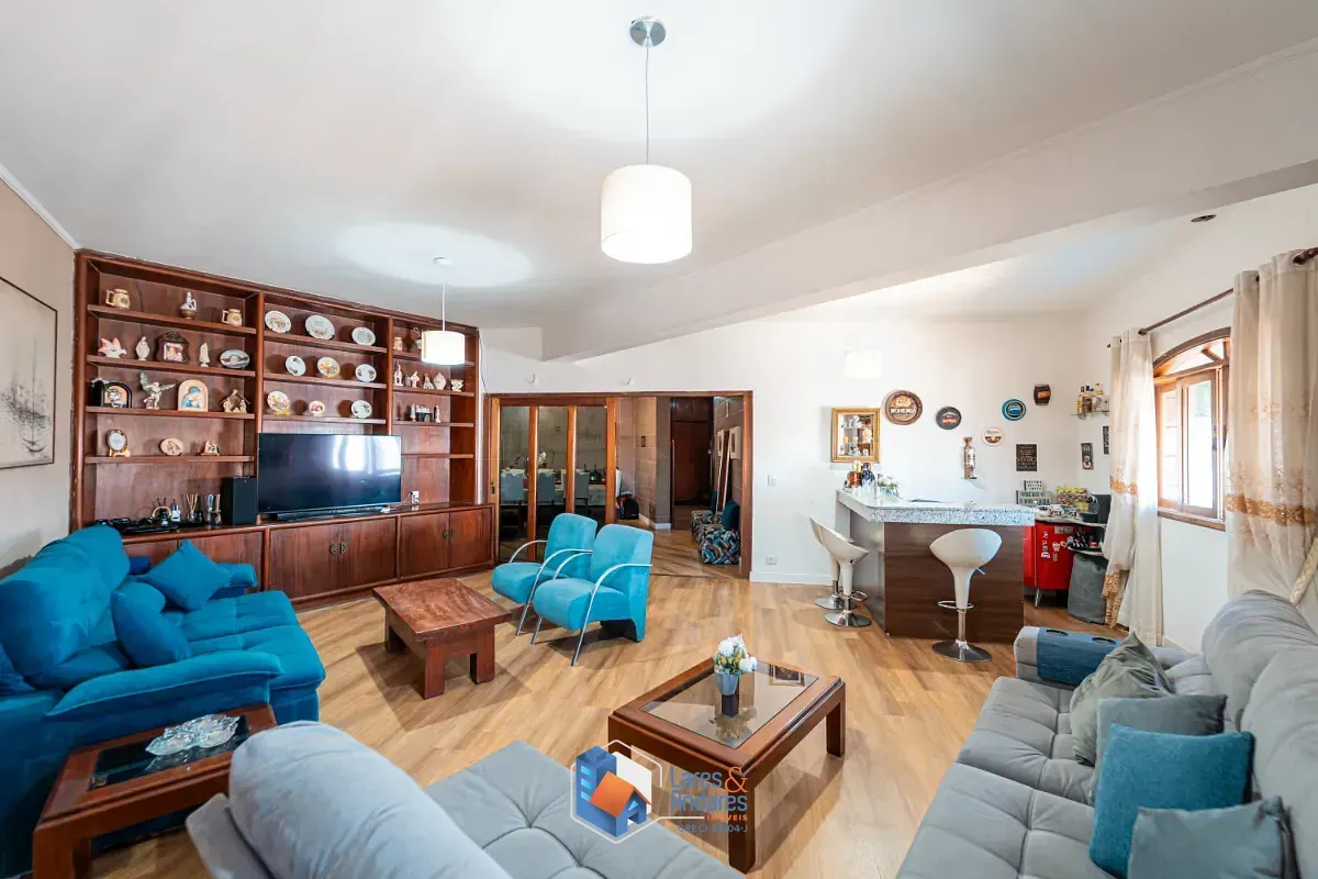 Imagem Casa para venda em Cidade Domitila com 3 quartos, sendo 1 suíte, 473m²