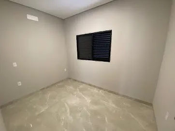 Imagem Oásis Residencial no Condomínio Horto Villagio: Casa Térrea com Piscina e Elegância Inigualável