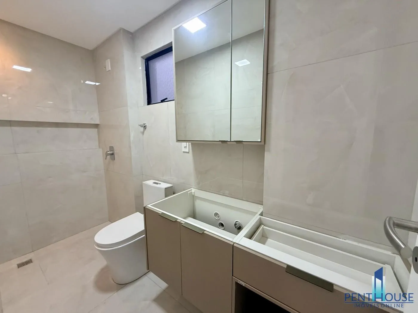 Imagem Apartamento Zona Central para Venda em Balneário Camboriú, CENTRO, 3 dormitórios, 1 suíte, 2 banheiros, 1 vaga