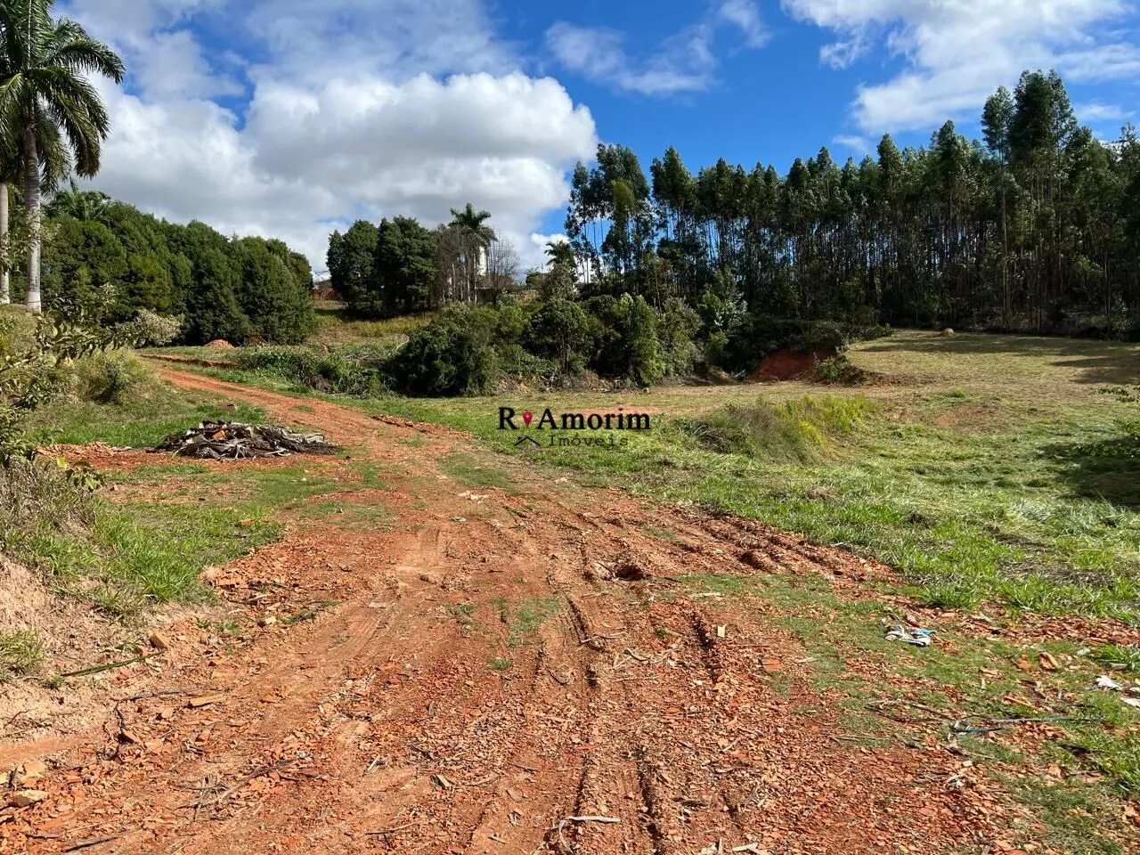 Imagem Área Industrial a venda em Itu/SP com cinco Galpões Industriais