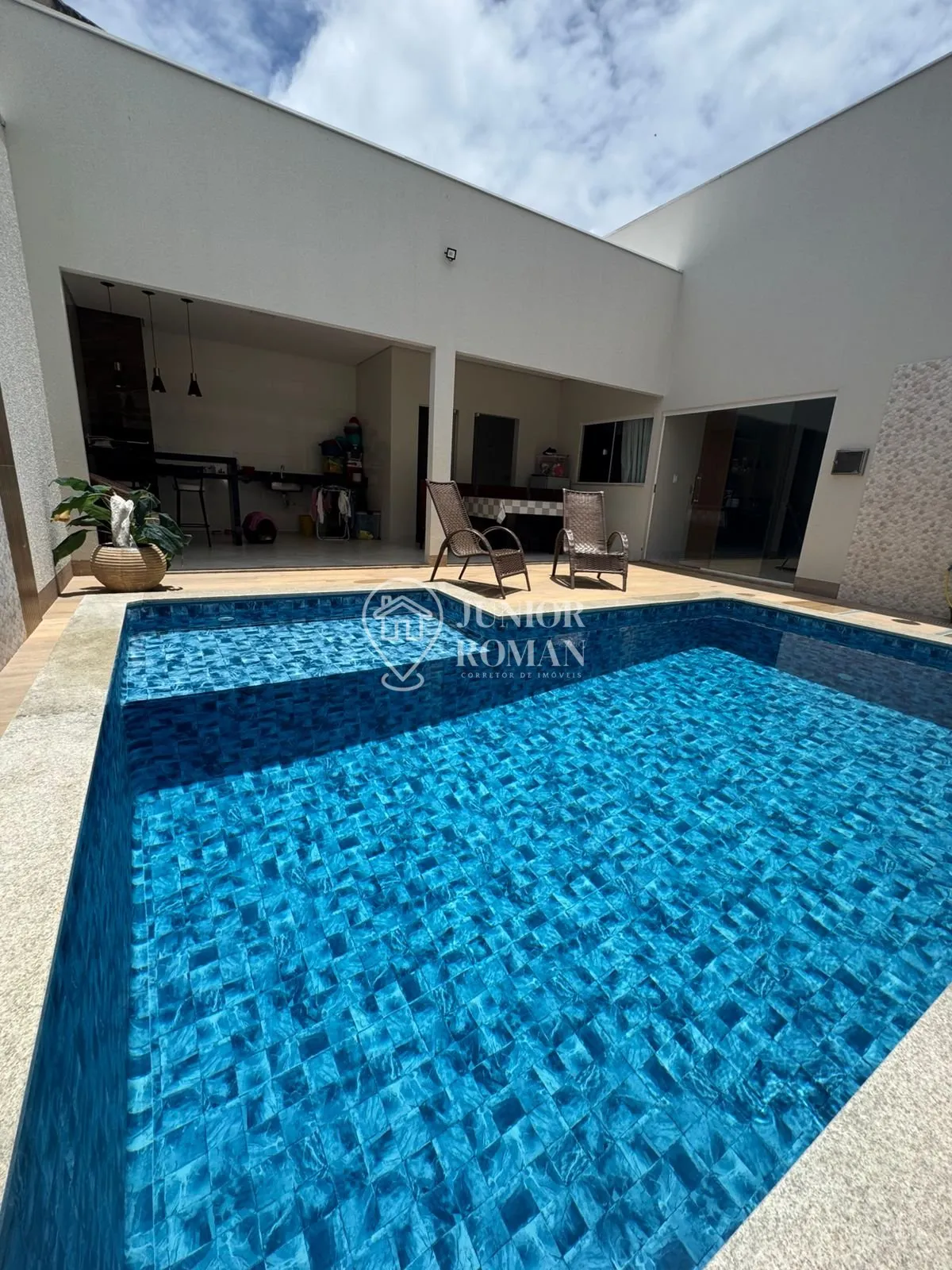 Imagem LINDA CASA 3 DORM SENDO 2 SUITES COM PISCINA E CHURRASQUEIRA - JD VITORIA - BARREIRAS/BA