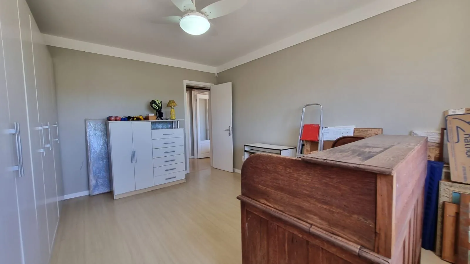 Imagem Casa Espetacular com Vista Deslumbrante, Reformada por Arquiteto de 2 dormitórios, suíte, próximo a PUC e Carrefour no bairro Partenon em Porto Alegre/RS/