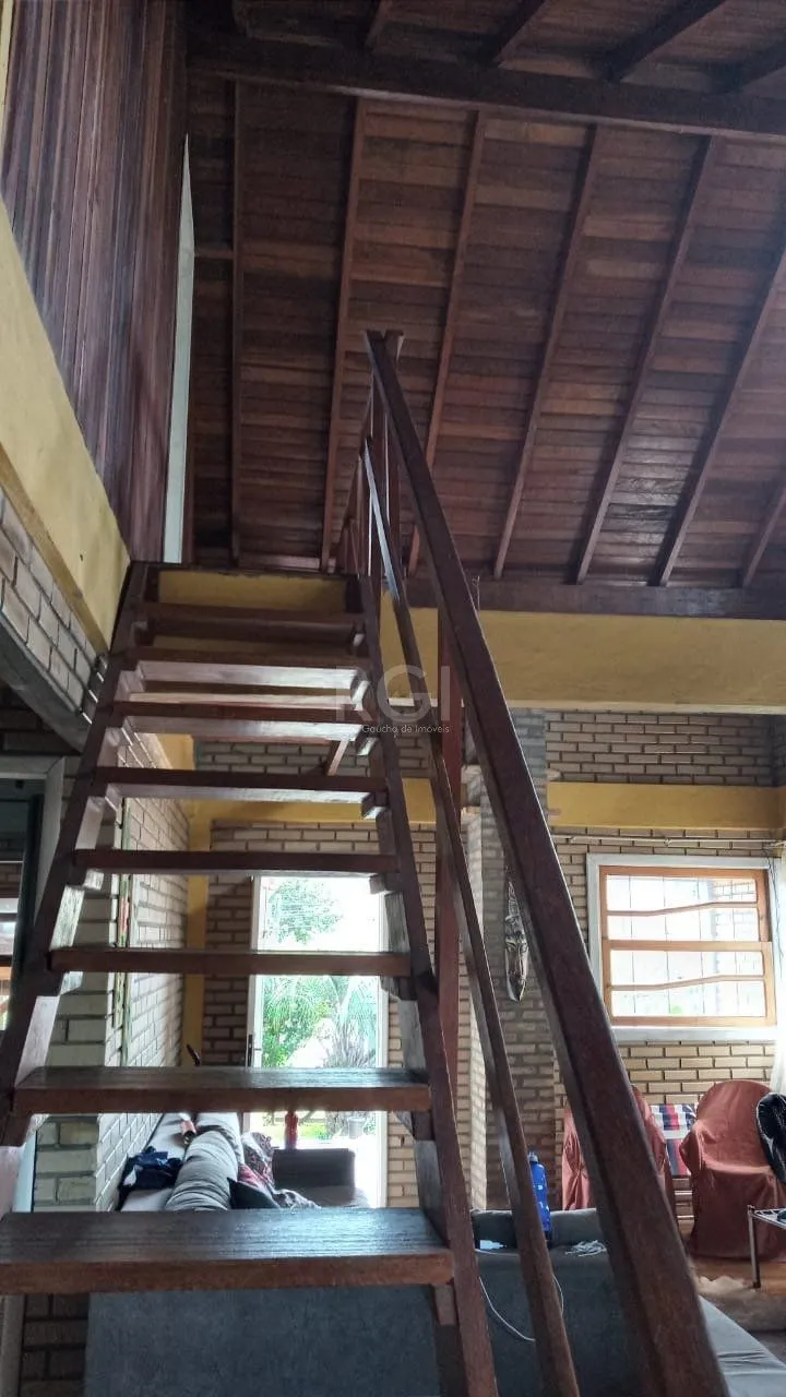 Imagem Casa com 3 dormitórios no bairro Olaria em Canoas