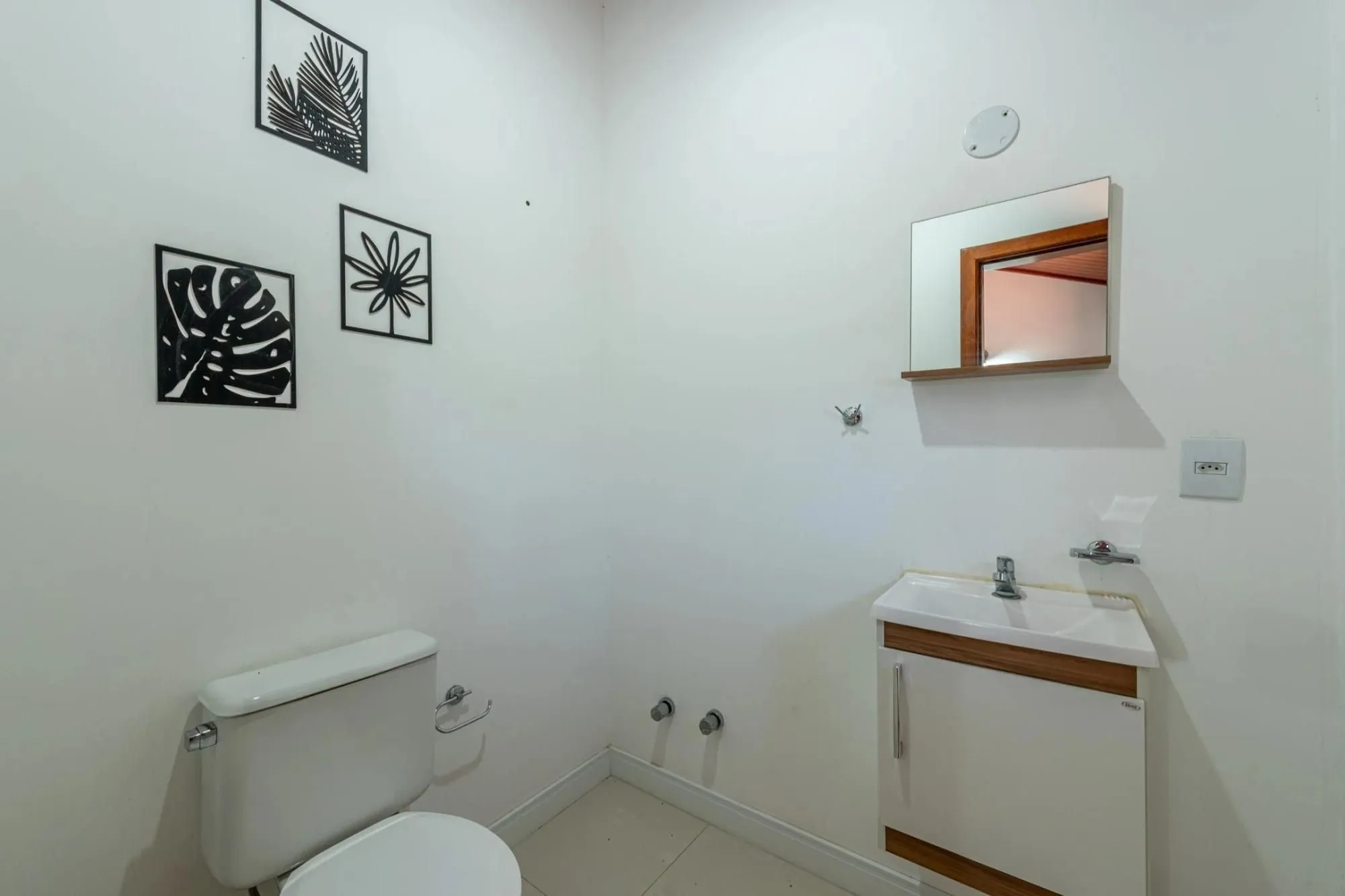 Imagem Casa em condomínio com 3 dormitórios, suíte e 2 vagas.