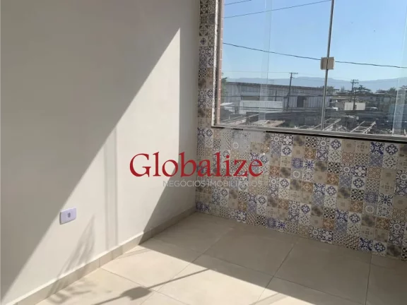 Imagem Casa sobreposta alta à venda com 72m², 2 quartos, 1 suíte, churrasqueira por R$315.000,00 em Santos