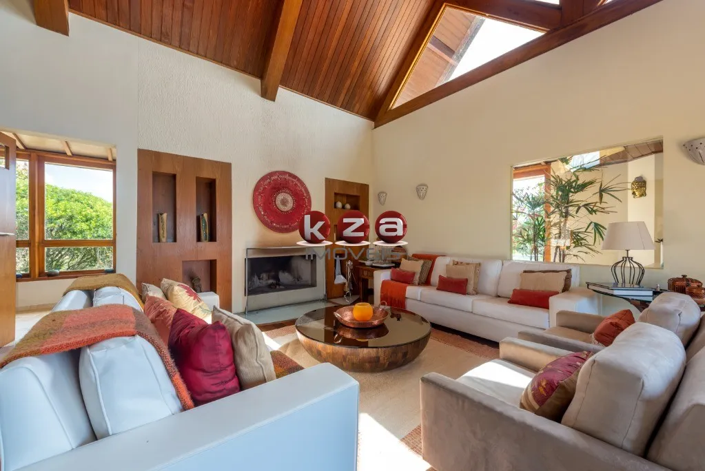 Imagem Espetacular Mansão de Luxo no Condomínio Florestal Clube em Campos do Jordão - 5 Quartos, 5 Suítes, 3 Salas, 7 Banheiros, 13 Vagas - 655m²