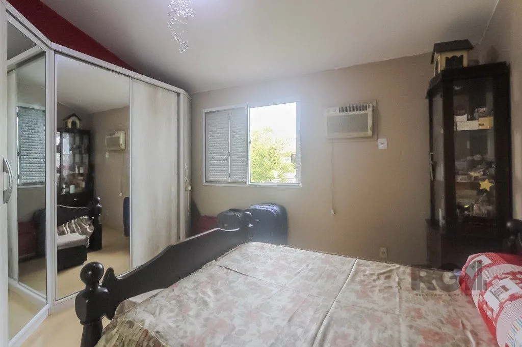 Imagem Casa em condomínio, 77m², 2 dormitórios e 2 vagas no bairro Humaitá