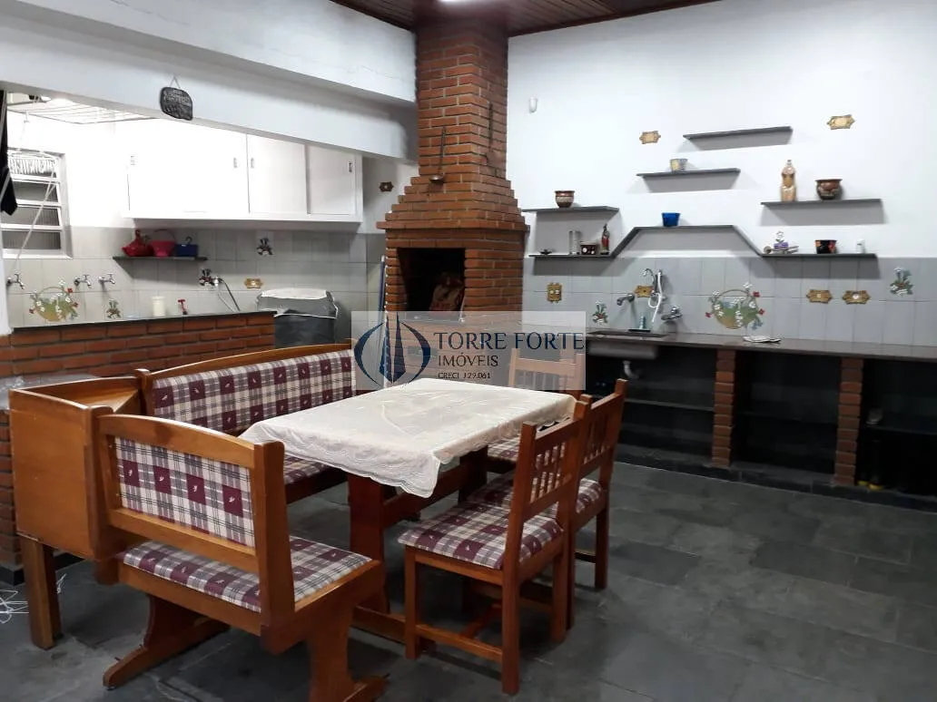 Imagem Casa espaçosa, com 380 m², 3 dormitórios sendo 1 suíte 4 banheiros, 2 vagas