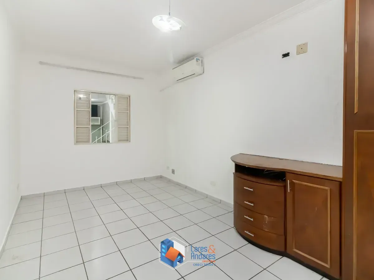Imagem Casa para venda em Parque Maria Domitila com 5 quartos, sendo 2 suítes, 310m²