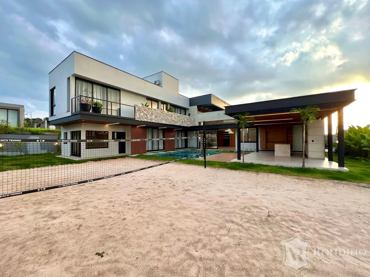 Imagem Casa sobrado em condomínio, 04 suítes, varanda gourmet, piscina