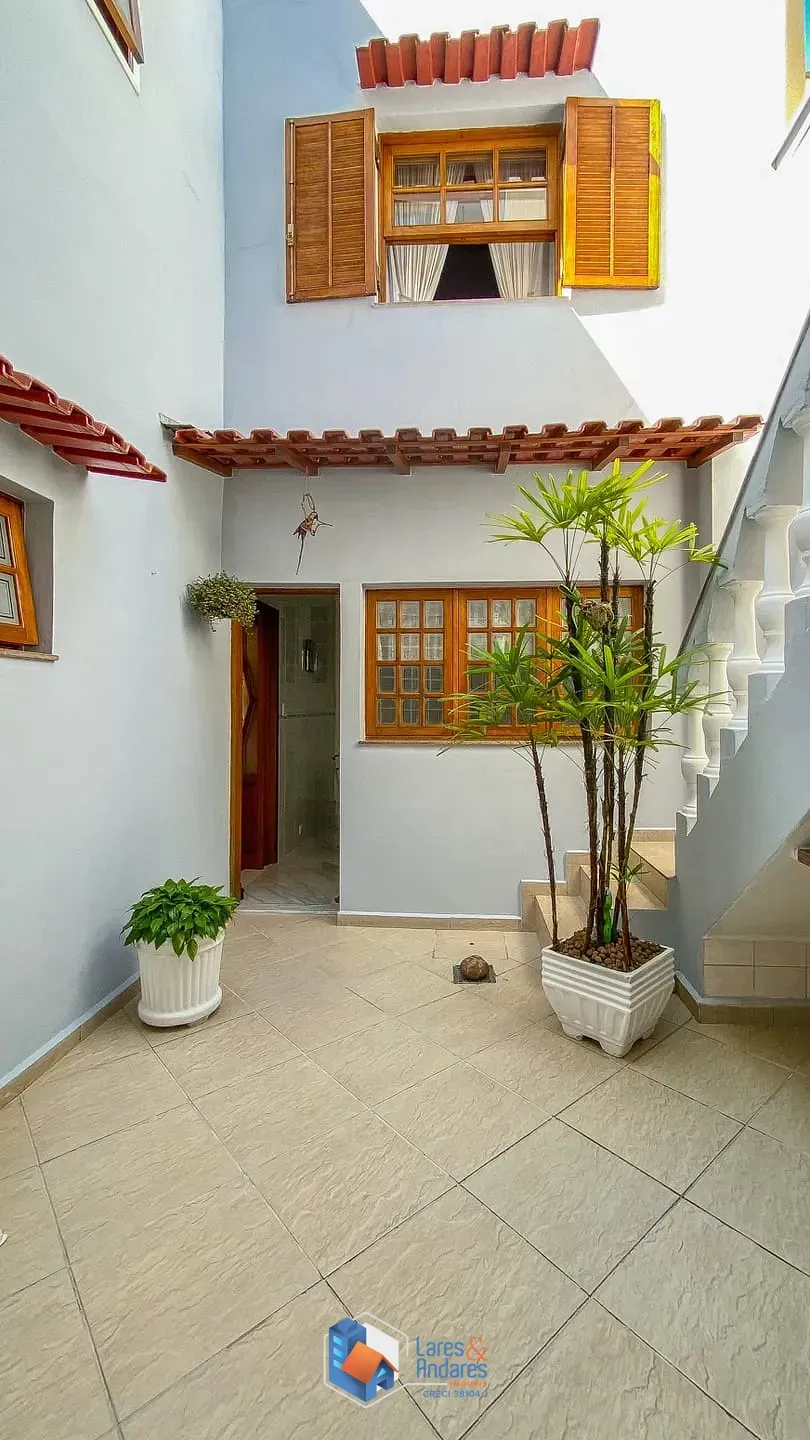 Imagem Casa para venda em Cambuci com 5 quartos, sendo 3 suítes, 275m²