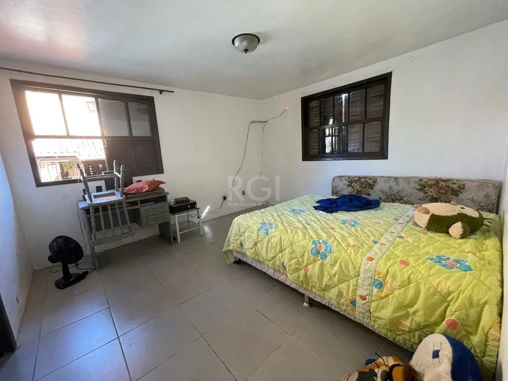Imagem Casa para Venda - 400m², 5 dormitórios, sendo 3 suites, 4 vagas - Ipanema PORTO ALEGRE /RS