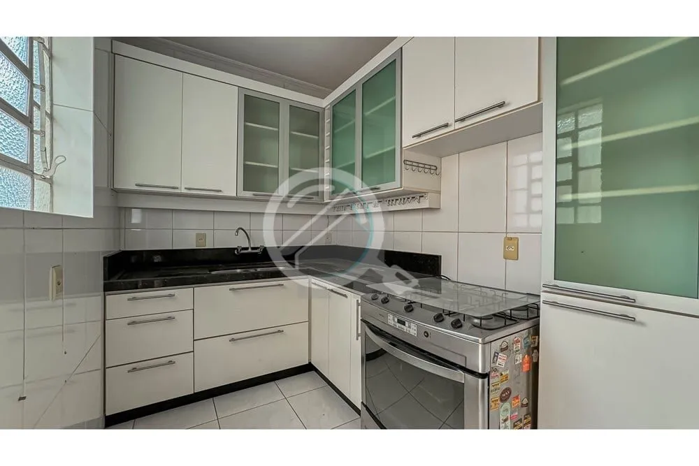 Imagem Ampla casa com 14 peças incluindo um anexo de 3 andares, salas com lareira, 2 suítes, 4 quartos, e...