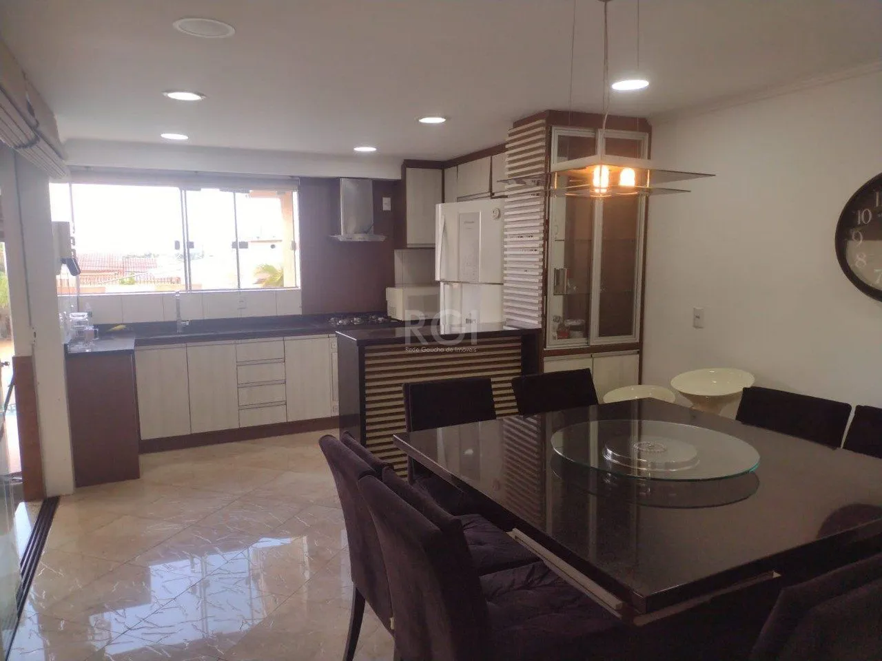 Imagem Casa sobrado mobiliado, 4 dormitórios, 1 suíte, 4 vagas de garagem, Bairro Bom Principio