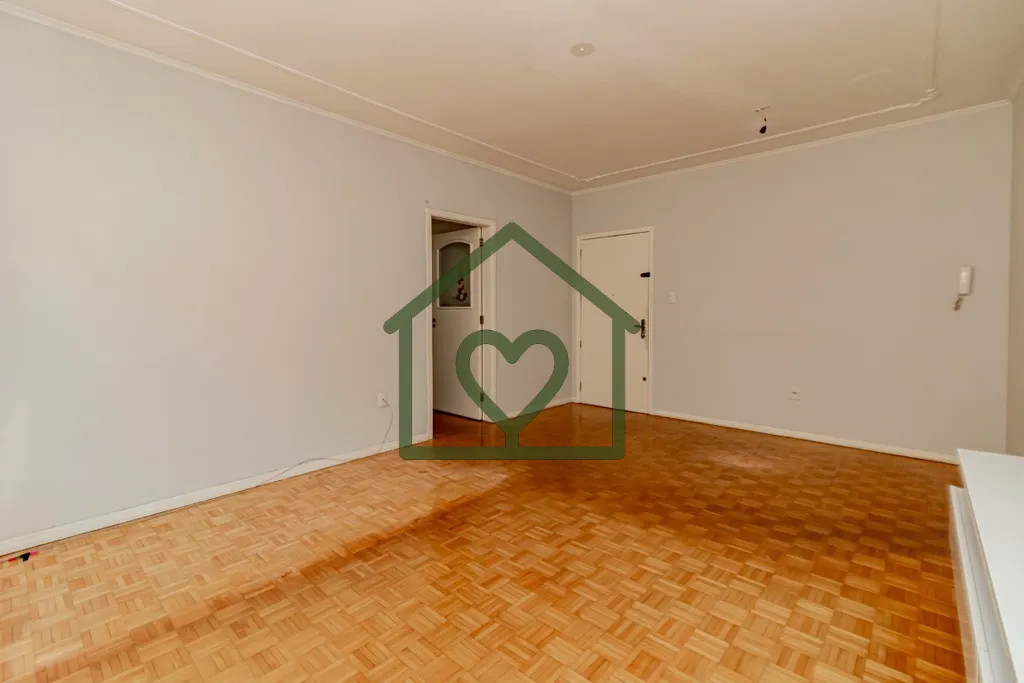 Imagem No bairro Medianeira Amplo e confortável apartamento, reformado, com 3 dormitórios, 1 suíte e 114...
