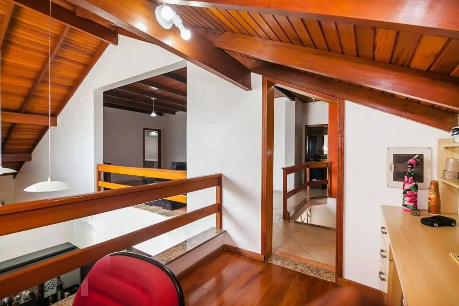 Imagem Casa de 4 dormitórios à venda no Bairro Rubem Berta, Porto Alegre.