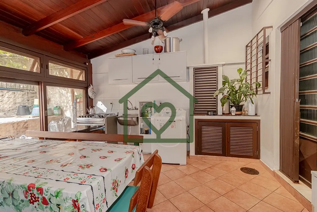 Imagem Descubra a sua nova casa no pacato bairro Jardim Itu Sabará, em Porto Alegre, uma oportunidade incr...