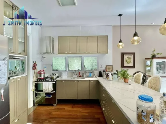 Imagem CASA NÉOCLÁSSICO, AMPLA EM TODOS AMBIENTES, PISCINA, 4 VAGAS, 4 SUÍTES.