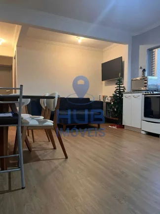 Apartamento semi mobiliado de 2 dormitórios e 1 vaga de garagem na Vila Real em Balneário Camboriú