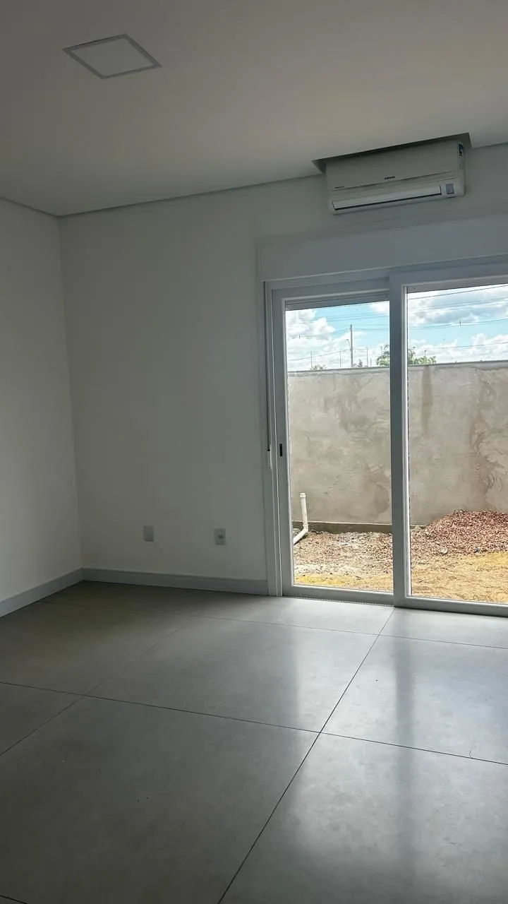Imagem Casa de Condomínio em Sans Souci
