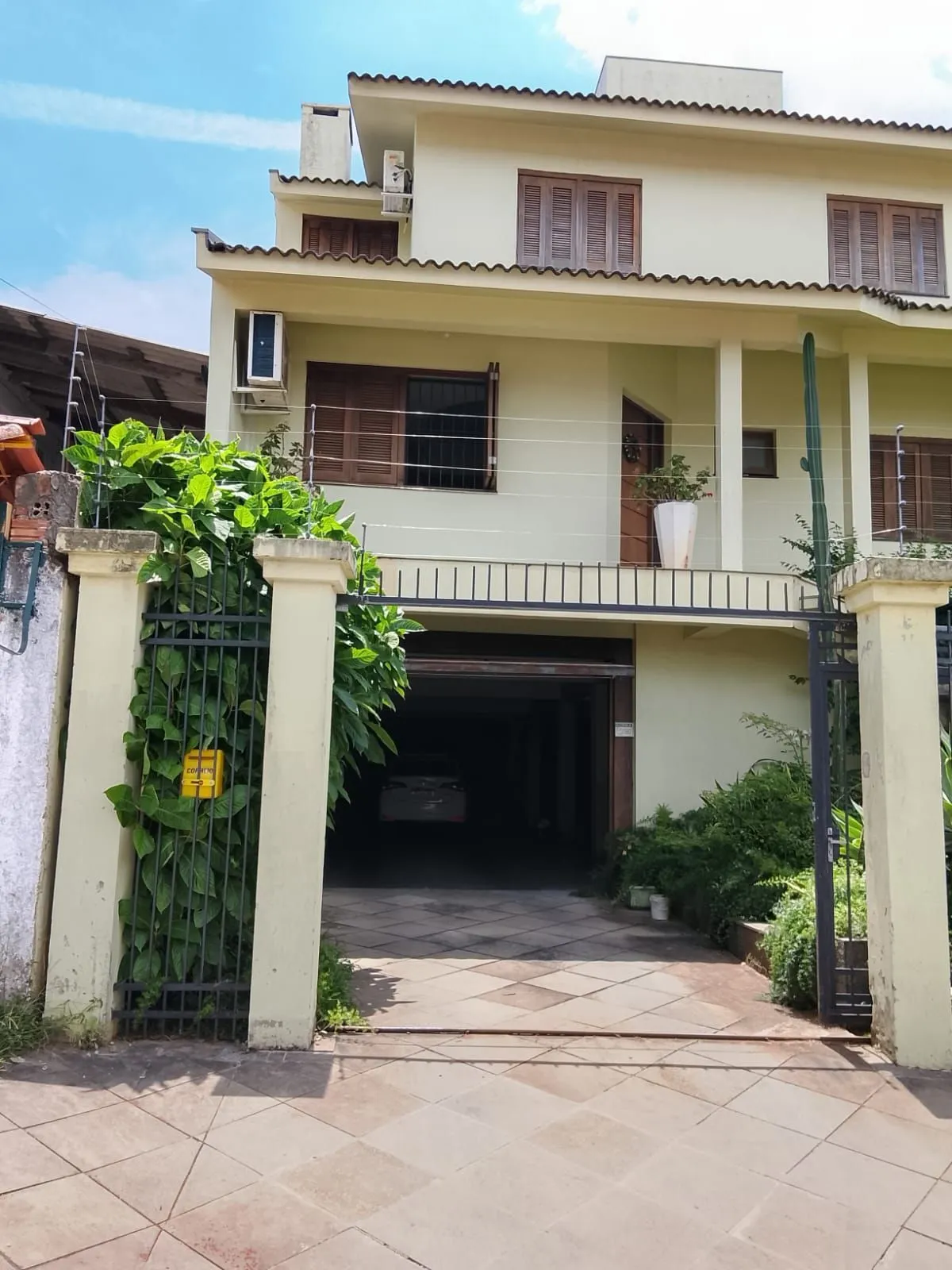 Imagem CASA / SOBRADO 5D e 10 vagas 3 Banheiros - Pátio enorme c/ Jacuzi e Pergolado - Living 3 ambientes - Sta Teresa