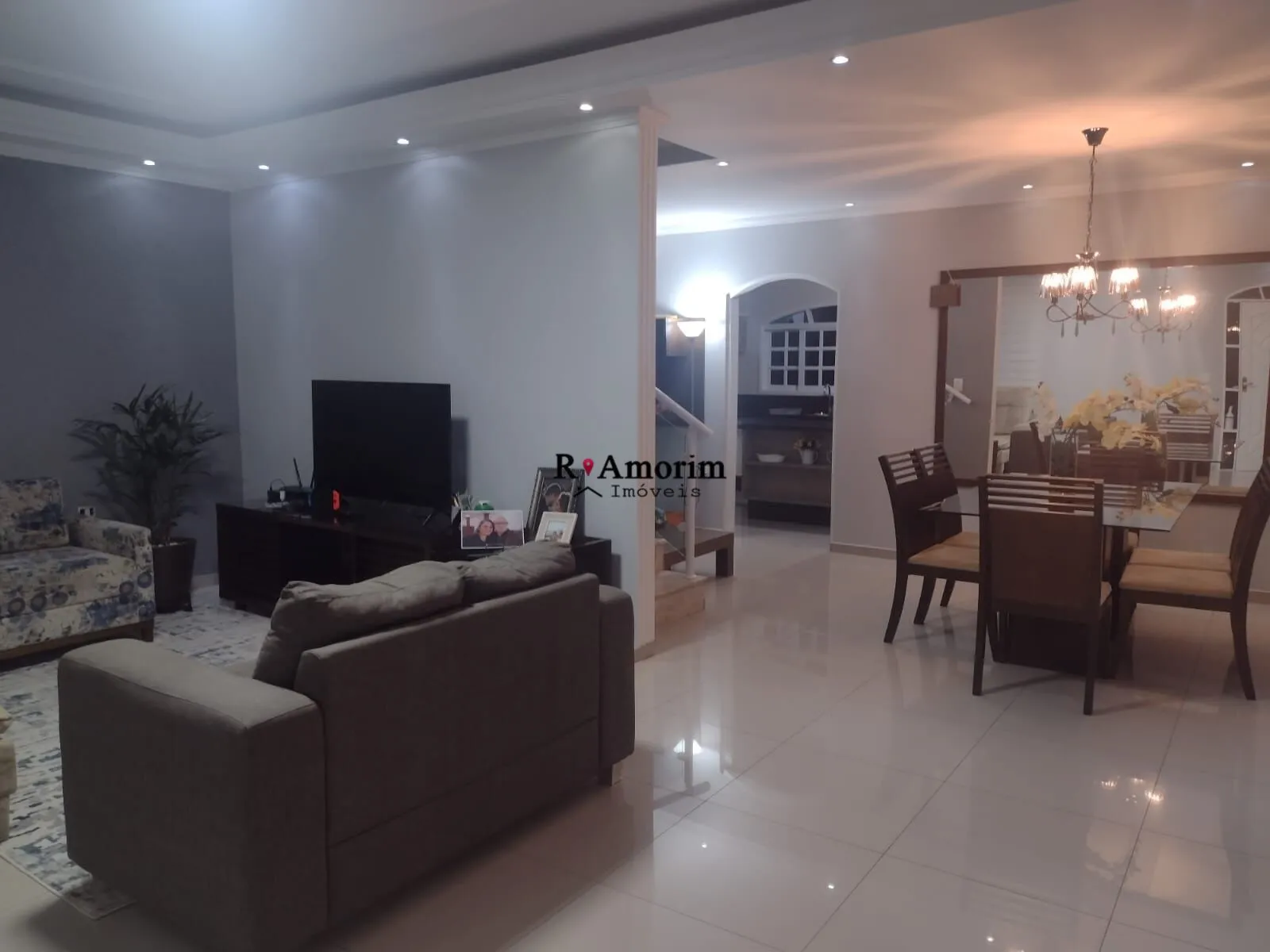 Foto do imóvel Casa com ótima localização e acabamento Premiun, a venda em Barueri/SP em Rua Jatobá