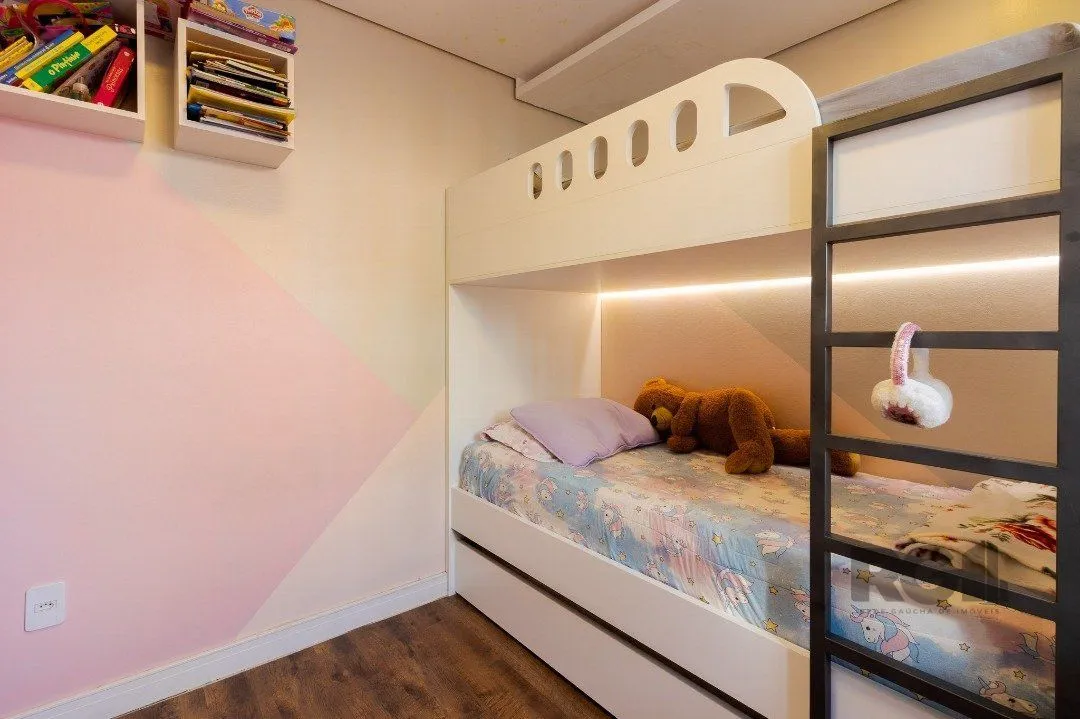 Imagem Casa em condomínio, 3 quartos, 1 suite, lareira, churrasqueira, 1 vaga - Bairro Tristeza