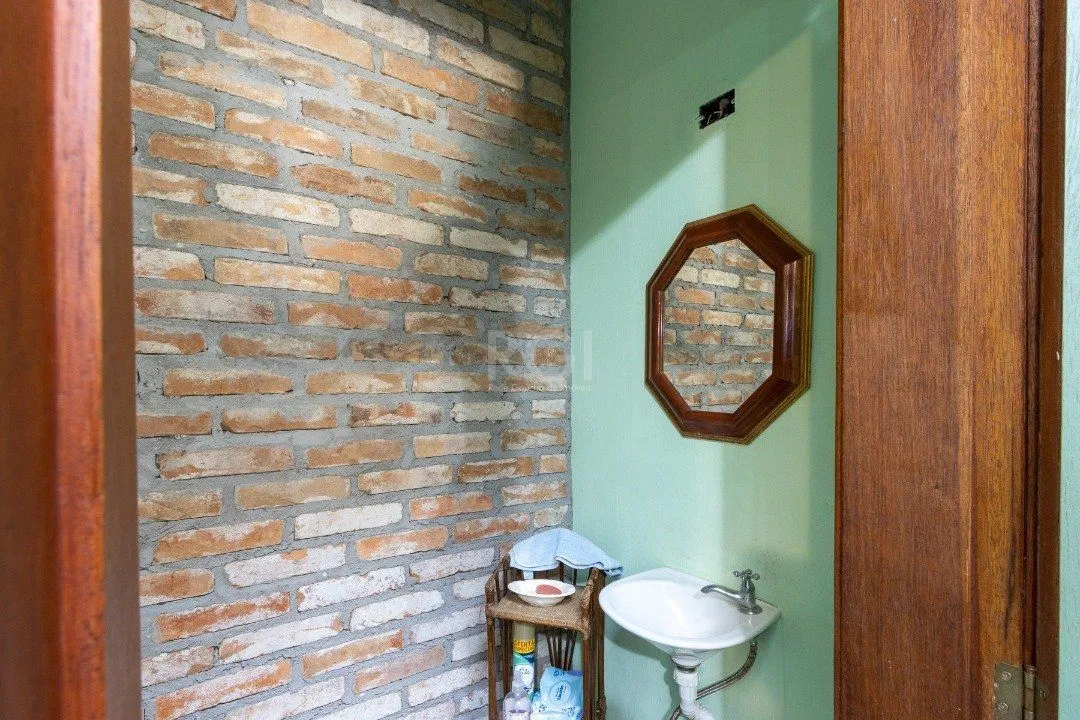 Imagem Casa para Venda - 244m², 3 dormitórios, sendo 1 suites, 2 vagas - Guarujá