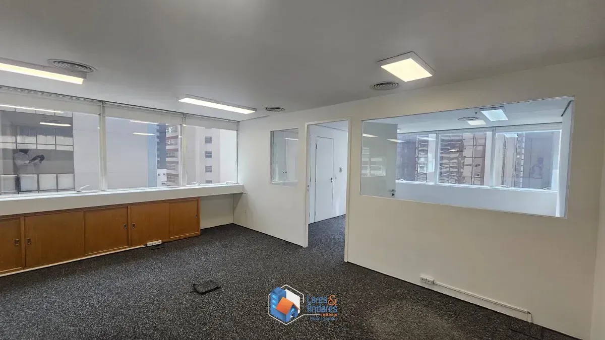 Foto do imóvel Conjunto comercial para venda e locação em Vila Olímpia, 61m² em Rua Helena
