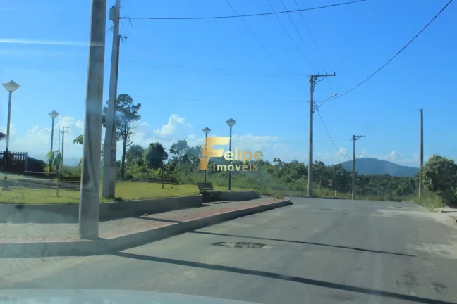 Imagem TERRENO AMPLO E LINEAR EM UBÚ!
