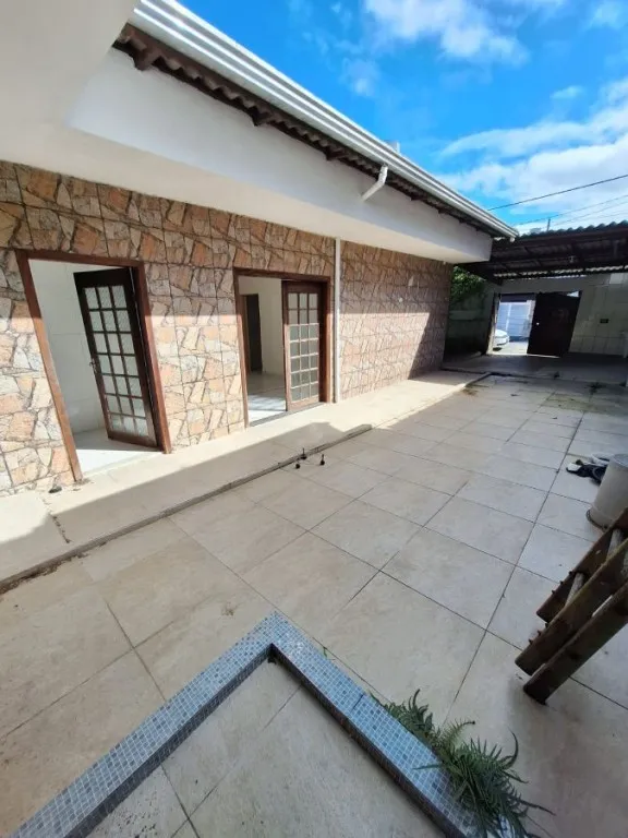 Imagem CASA COM 300,00 m² - CANTO DO FORTE - PRAIA GRANDE SP
