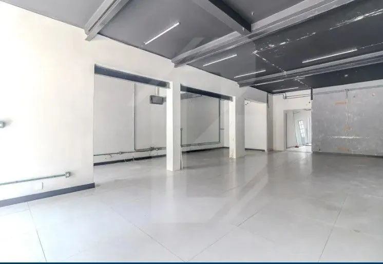 Imagem MÁFFER IMÓVEIS ALUGA - AMPLO PRÉDIO COMERCIAL COM 2 PAVIMENTOS Bairro Floresta - Porto Alegre Excelente prédio comercial, próximo ao shopping Total