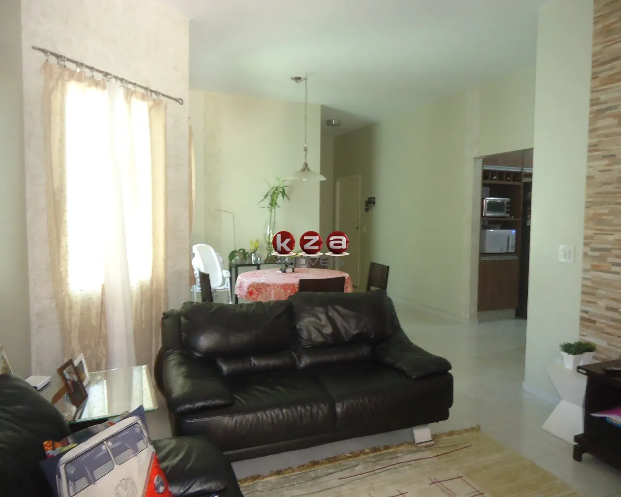 Imagem Casa de Luxo em Condomínio na Vila Capuava, Valinhos-SP: 3 Quartos, 2 Suítes, 2 Salas, 4 Banheiros, 4 Vagas, 191m².