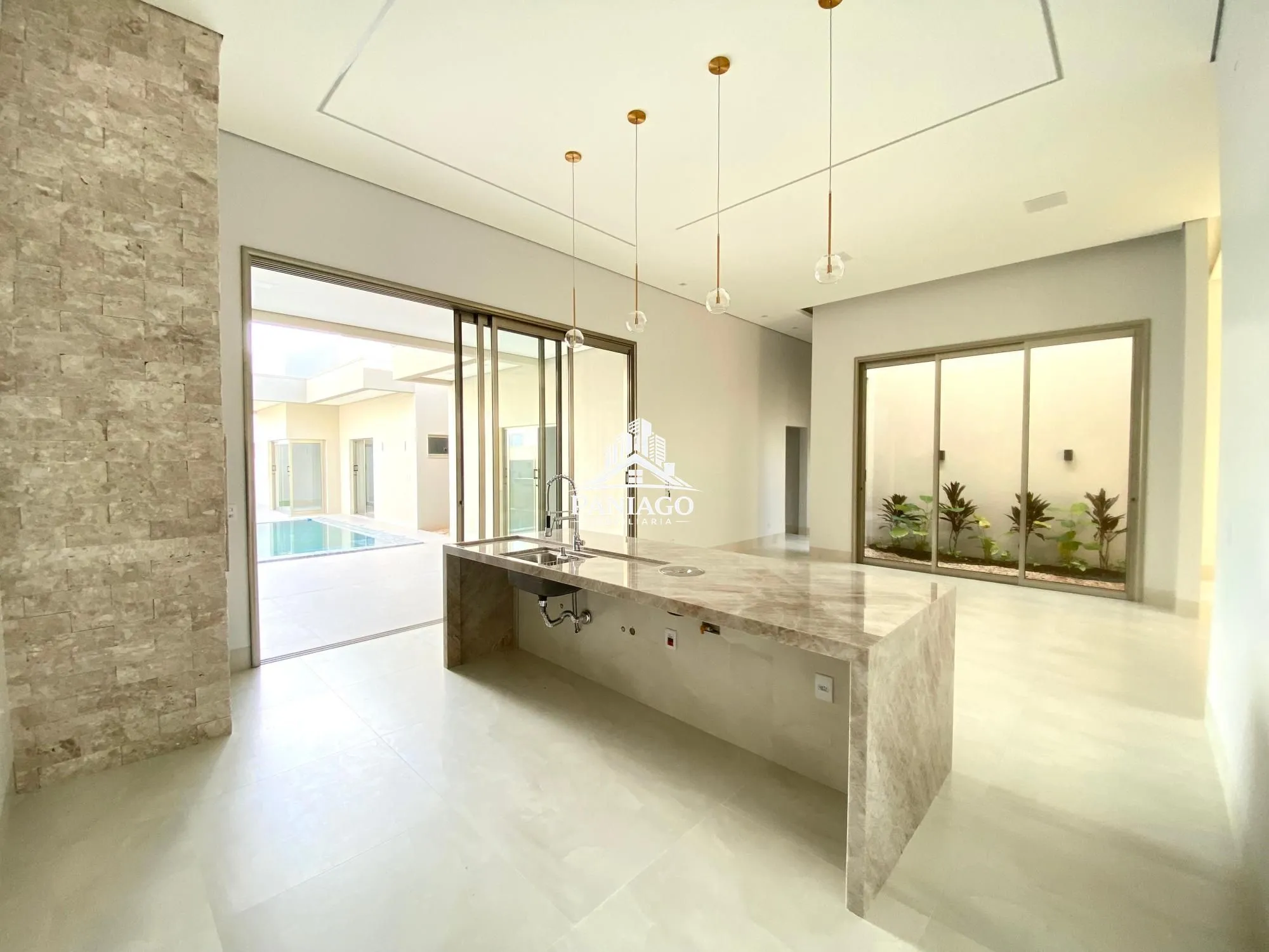 Imagem Casa de alto padrão com 3 suítes, cozinha gourmet e piscina com cascata