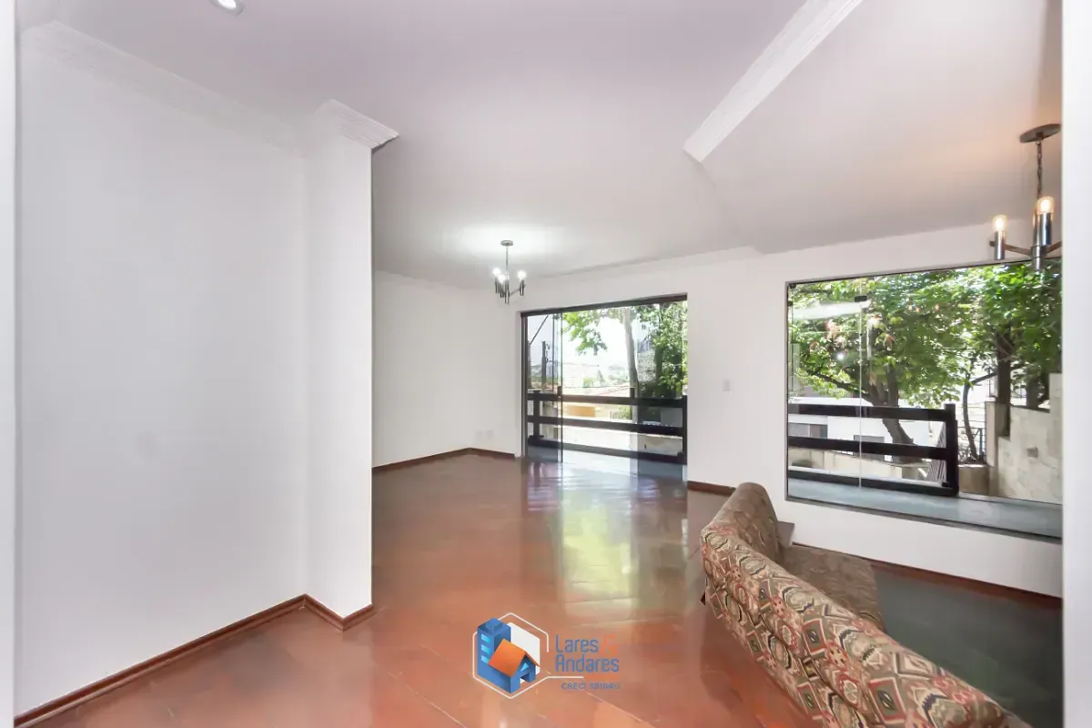 Imagem Sobrado para venda em Jardim Londrina com 4 quartos, sendo 1 suíte, 340m²