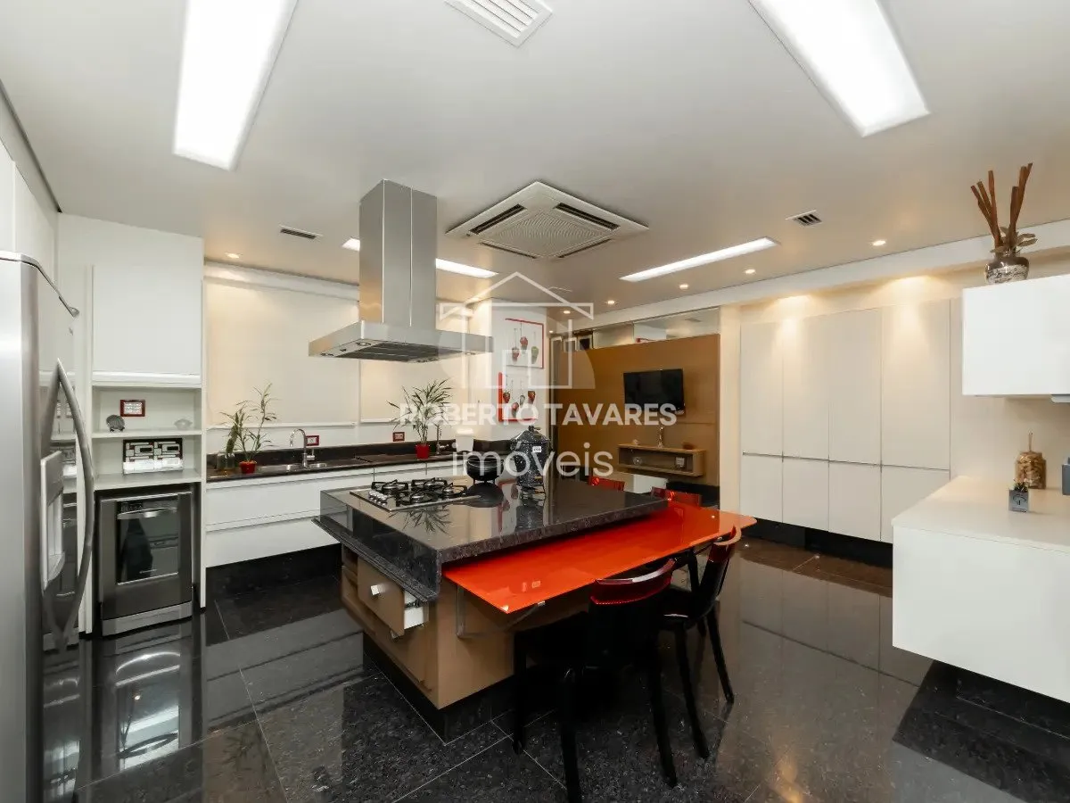Imagem Apartamento com 392m² área útil - 3 dormitórios (3 suítes) c/ varanda integrada ao living - 1 escritório - 5 banheiros (1 lavabo) - 1 vaga c/ manobrista.