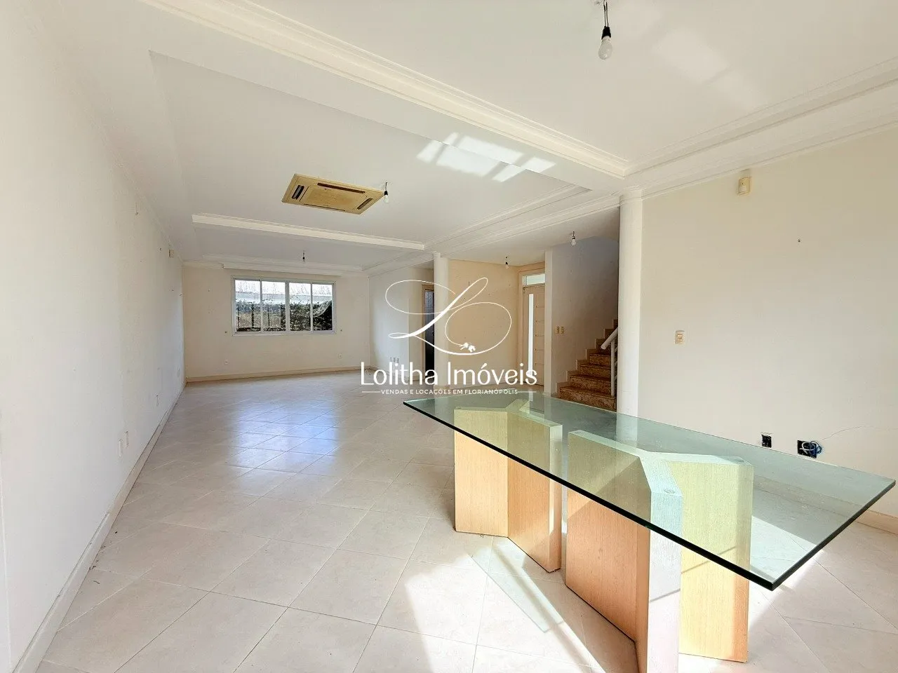 Imagem CASA COM 3 SUÍTES À VENDA EM JURERÊ - FLORIANÓPOLIS/SC
