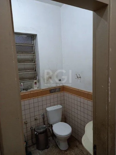 Imagem Casa para Venda - 200m², 2 dormitórios, 1 vaga - Moinhos de Vento
