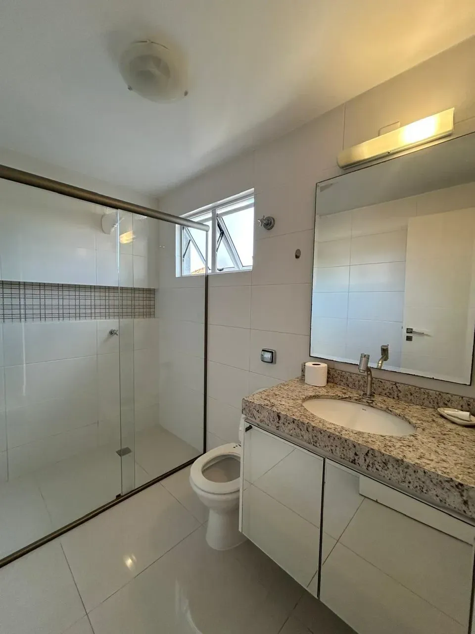 Imagem Sobrado com 3 Quartos à Venda, 118 metros em Mercês - Curitiba