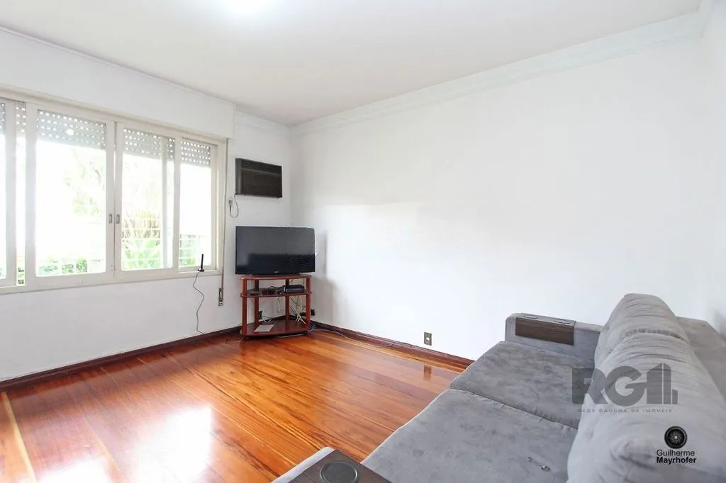 Imagem Casa com 5 suítes, 7 banheiros, 4 vagas no bairro Partenon