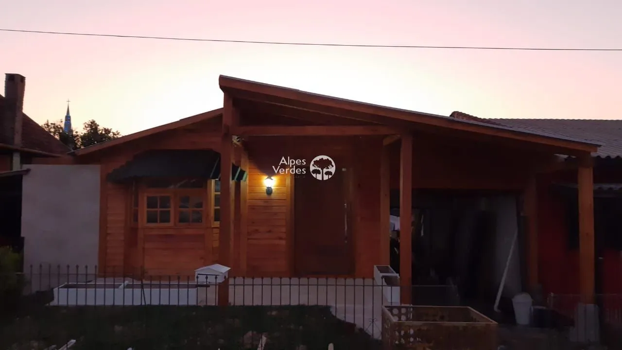 Imagem Casa com 2 dormitórios à venda por R$ 680.000 - Centro - Canela/RS