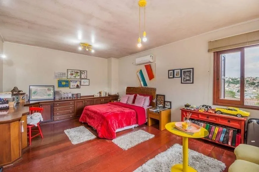 Imagem Casa 279m² - 4 dormitórios, 3 vagas no bairro Santa Tereza