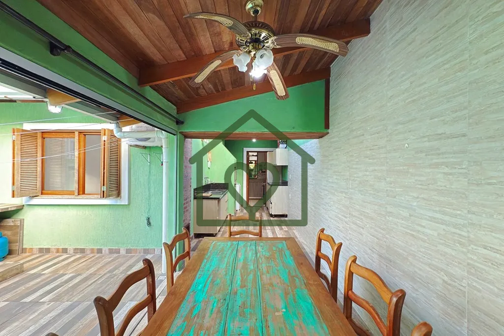 Imagem Esta casa térrea semimobiliada, situada em uma rua sem saída no prestigiado Loteamento Nossa Senho...