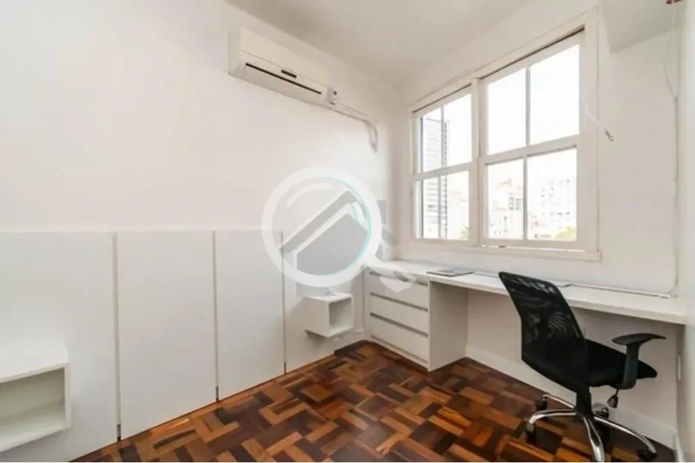 Imagem Ótimo apartamento de frente com sacada, sala com lareira e ar condicionado, dormitório com móveis...