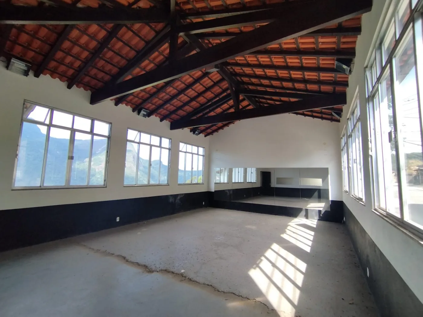 Imagem Casa para Venda em Petrópolis / RJ no bairro Alto da Serra