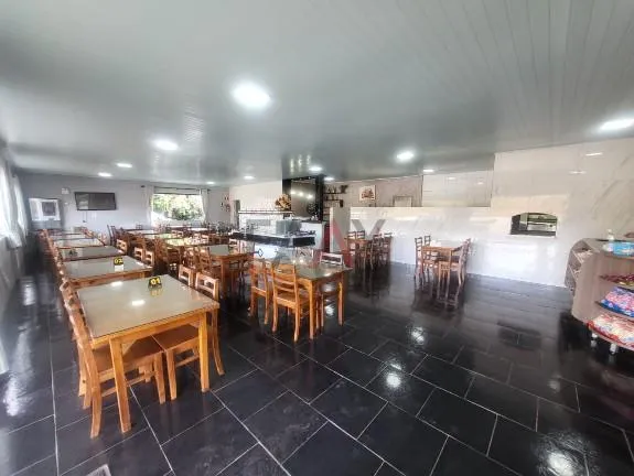 Imagem Imóvel Comercial a venda, atualmente com restaurante em funcionamento.