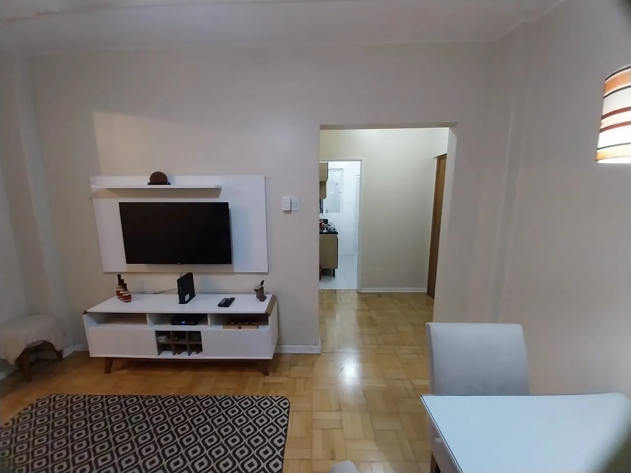 Imagem Oportunidade Excelente Apartamento 1D Mobiliado 2 piso com elevador Cidade Baixa.