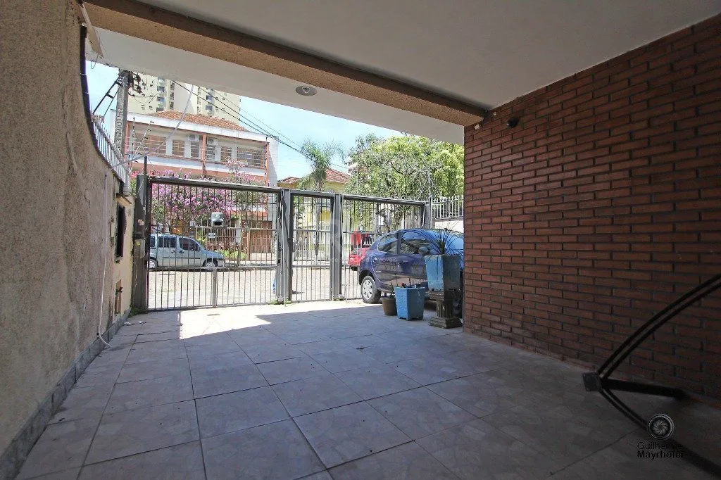 Imagem Casa para Venda - 300m², 6 dormitórios, sendo 1 suites, 3 vagas - Menino Deus